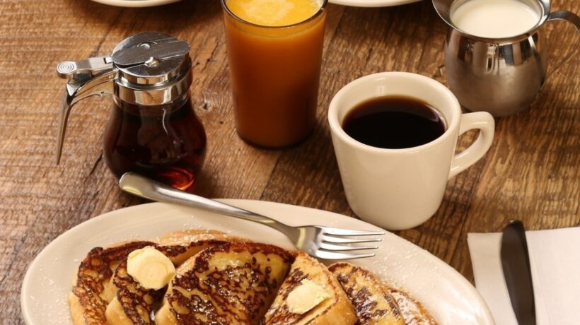 Věčně prázdná lednice a oběd jako luxus: Růst cen nutí Čechy šetřit na zdravém stravování