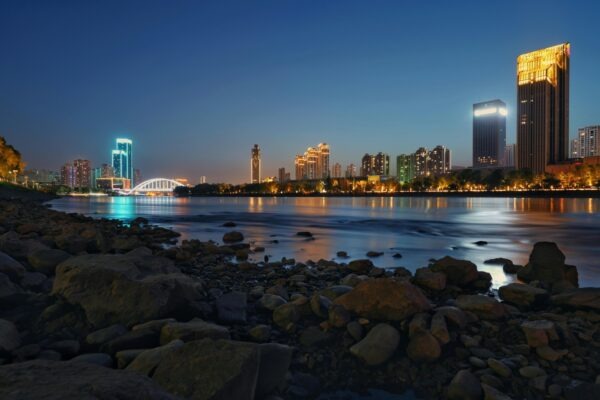 Lesný kúpeľ (shinrin-yoku): Vedecké dôkazy o fyziologických benefitoch pobytu v prírode