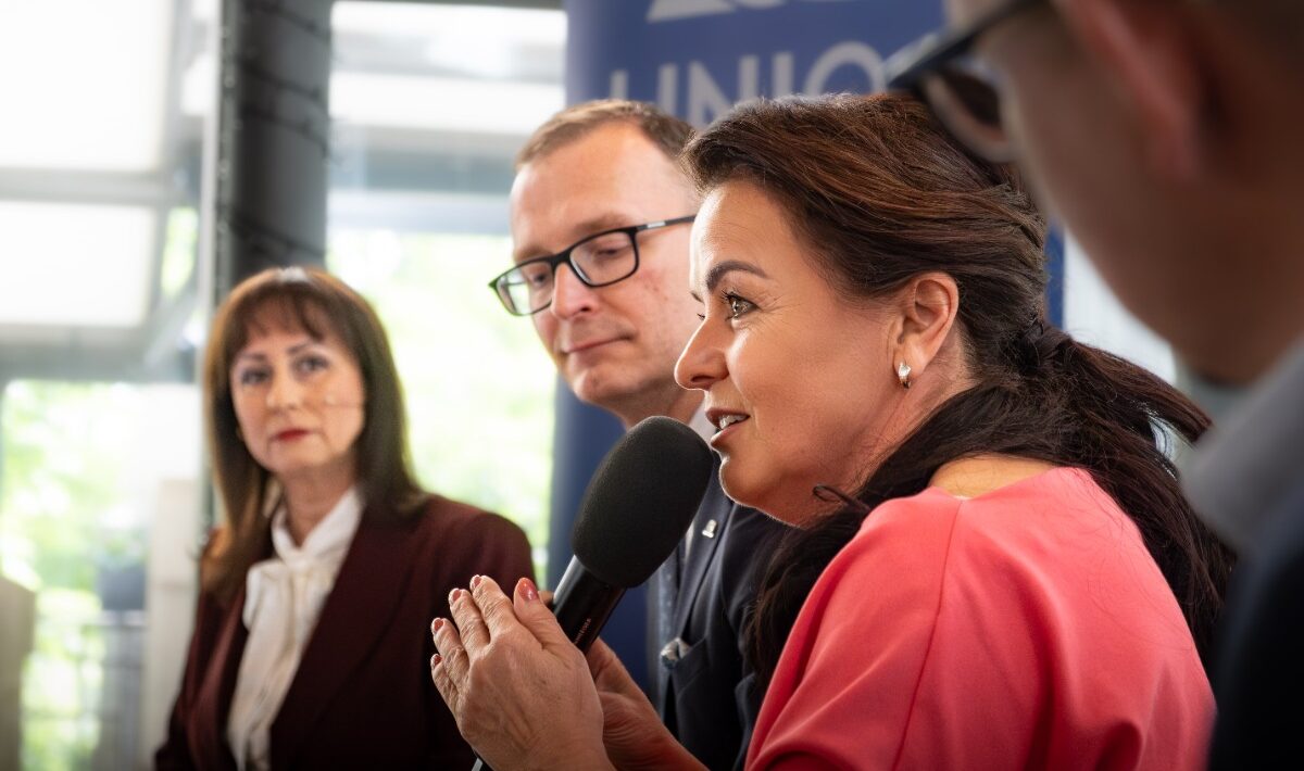AI a roboti v starostlivosti o chorých? Podporuje ich 60 % Slovákov